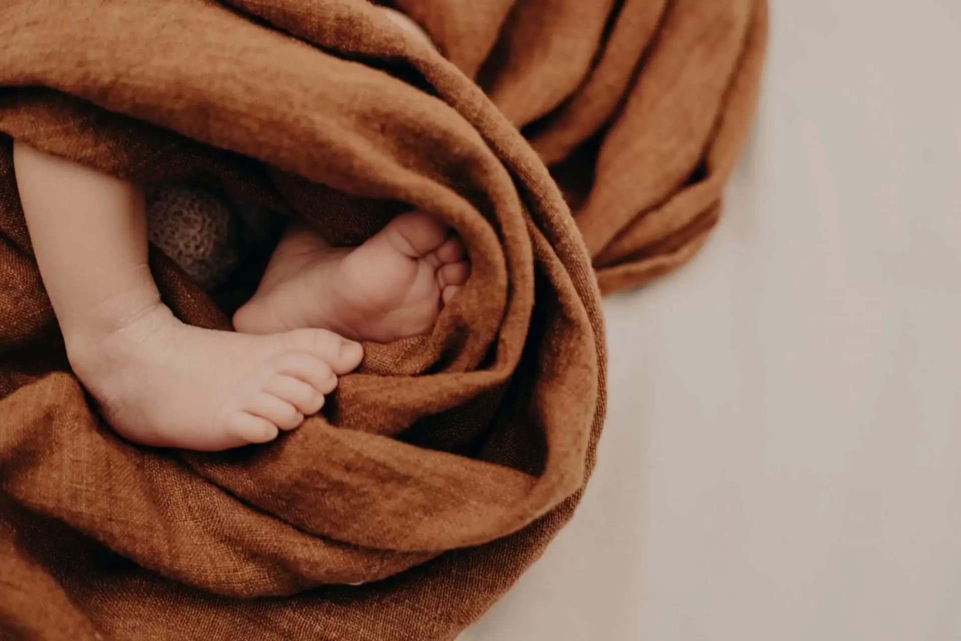 newborn-baby-family-photoshoot