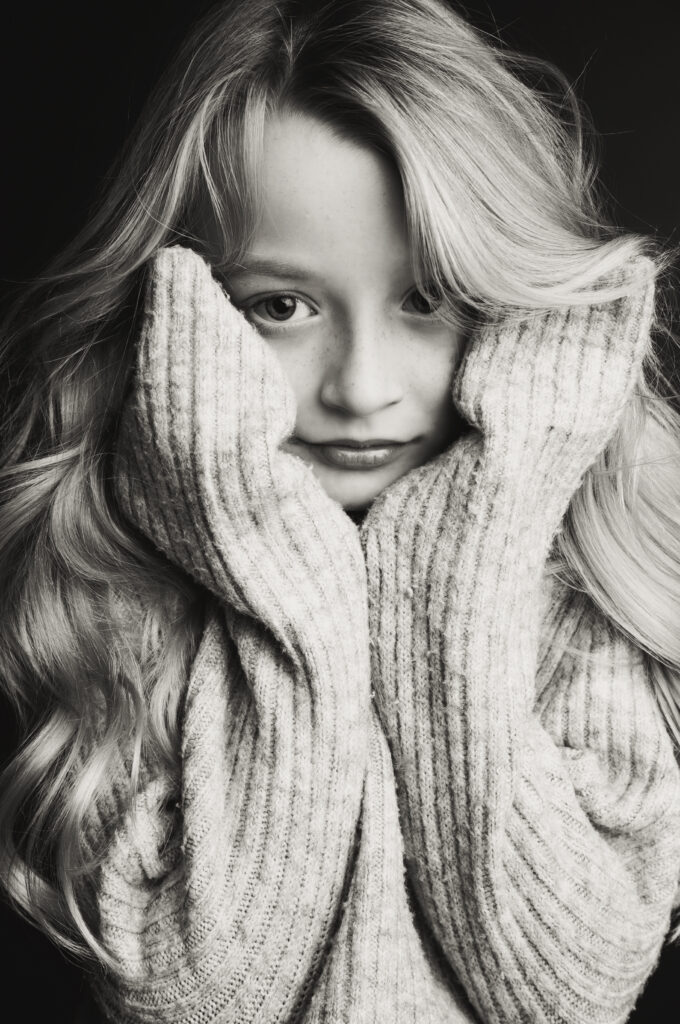 Black and white young girl photography