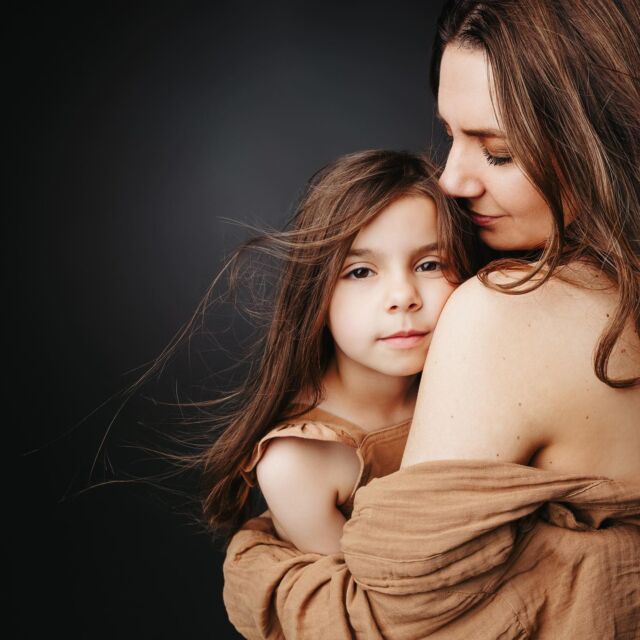 Happy Mother’s Day ✨

It’s not to late to surprise Mum with a photography experience she will remember forever 🎁 link in bio!
​
The Verve Portraits experience includes:

✨ A personalised family photography experience.
✨ A design consultation to view your images.
✨ A premium handcrafted 48cm x 38cm Arctic or Era wall artwork for your home.
​
​We can't wait to welcome you into our studio!