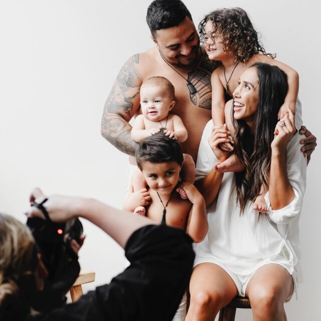 Take a glimpse behind the scenes at all the hard work and creativity that’s gone into creating this image! From setting up props to adjusting the lighting, every detail matters ✨ We can’t wait to share the final results with you. Head over to our TikTok @verveportraits to see more!